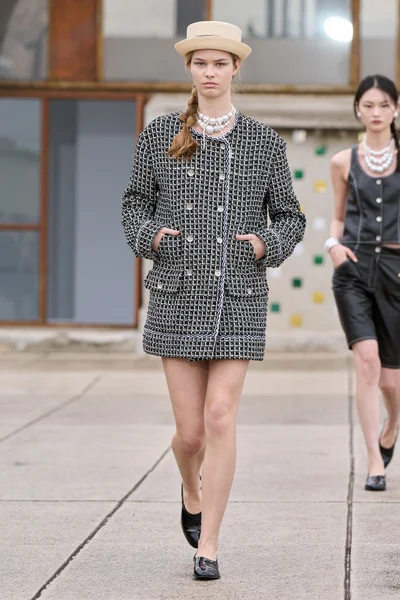 Look 13